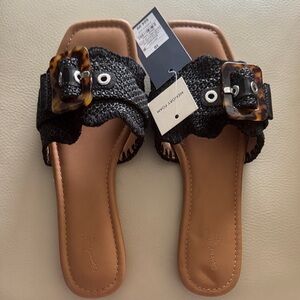 Universal thread sandals - flats